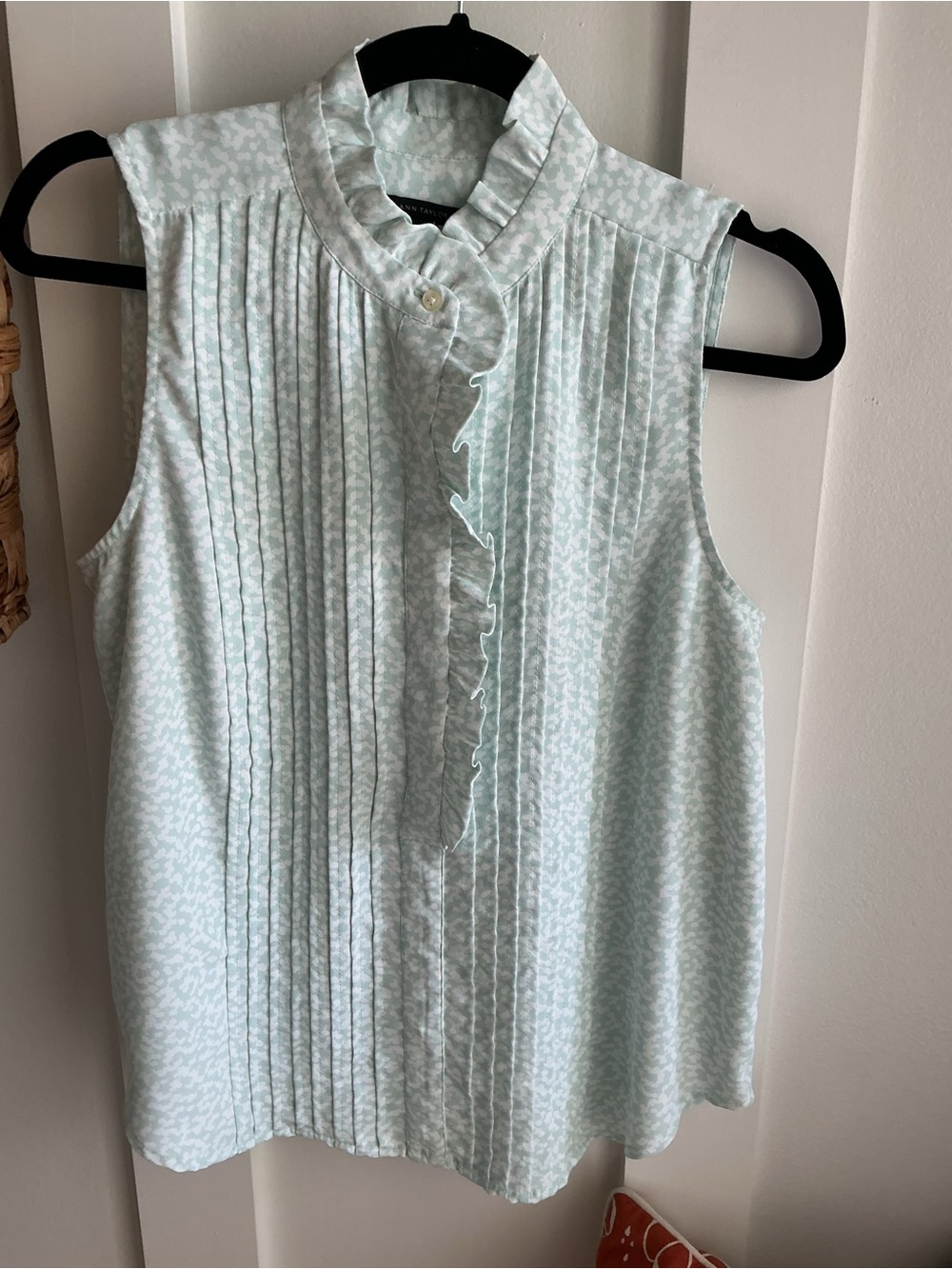 Ann Taylor Mint Green Sleeveless Ruffle Pintuck Camisole